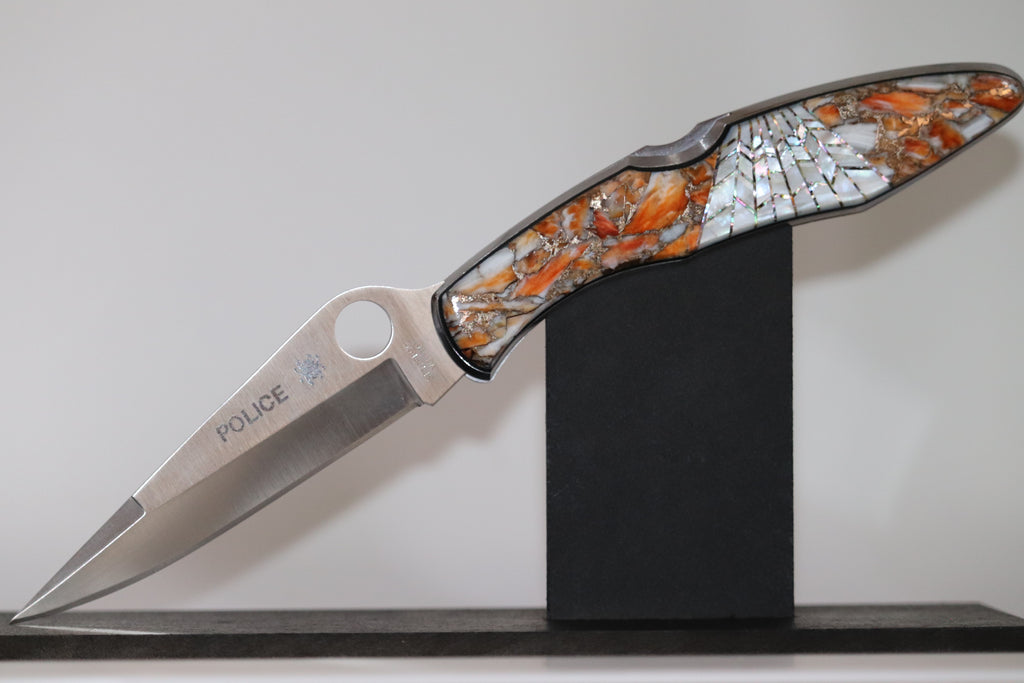 Spyderco Police Plain Blade-Spiney Oyster W/ Pearl Web