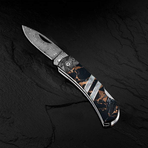 Titanium Lockback – 110‑Layer Stainless Damascus with Black Buffalo Turquoise (Kingman Mine) & Titanium Frame